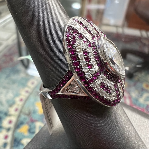 18k White Gold Diamond & Ruby Ring - Picture 6 of 9